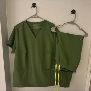 Figs Fern Green Scrub set